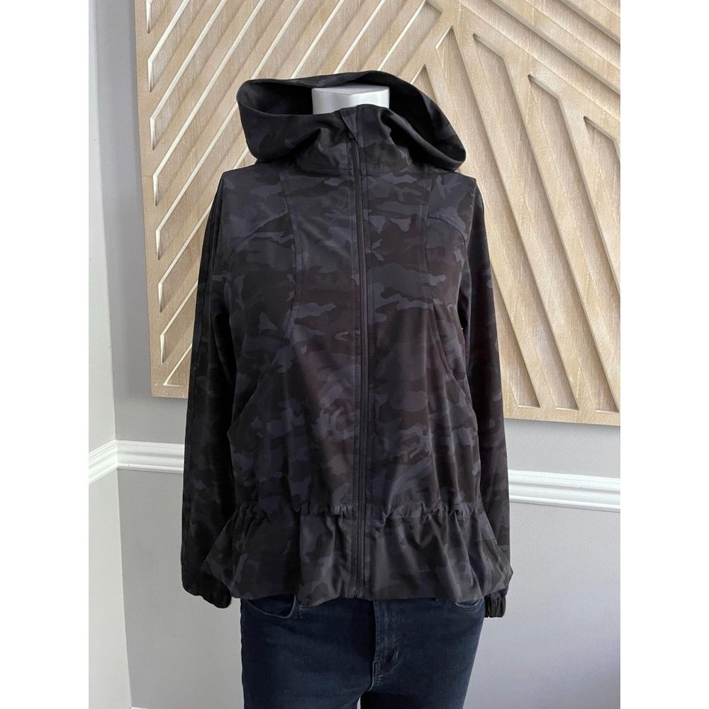 Lululemon Pack It Up Jacket - Incognito Camo